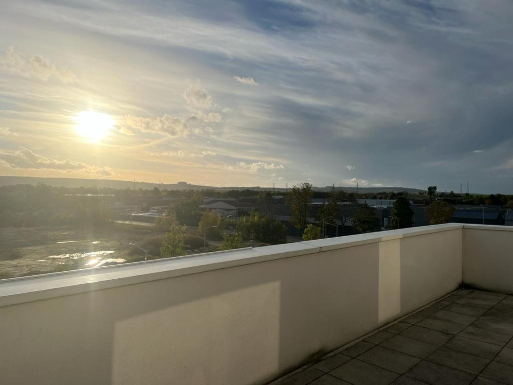 Harmonieux/Bezannes/Pkg Prive Apartment ภายนอก รูปภาพ
