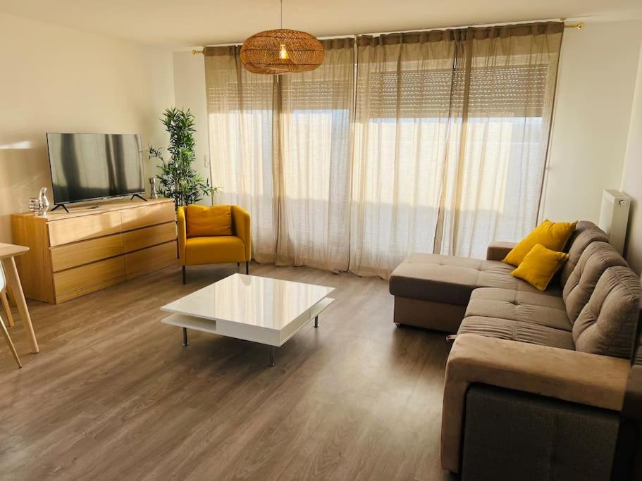 Harmonieux/Bezannes/Pkg Prive Apartment ภายนอก รูปภาพ